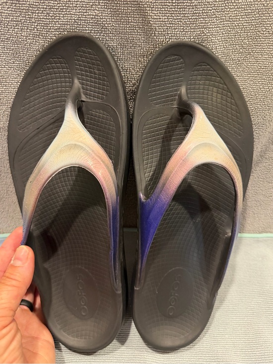 OOFOS Shoes - OOFOS Women's Black Sandals with Iridescent Pink-Purple Straps